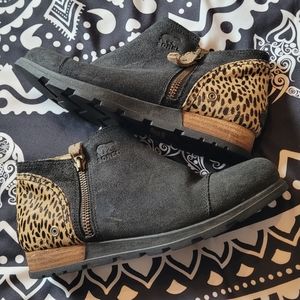 Sorel leopard black ankle boots